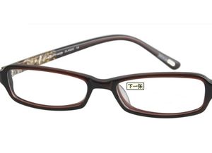 戴眼镜与办公用品 洞察职场形象与效率的双重提升